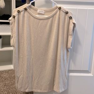 Comfortable blouse with buttons